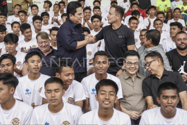 Ketua Umum PSSI tinjau program Garuda Select