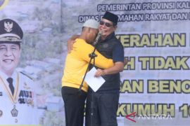 South Kalimantan Governor allots funding houses repairment for poor, flood victims