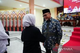 Ketua Umum PAN Zulkifli Hasan ingatkan para santri untuk tekun mengejar cita-cita