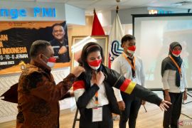 BP2MI berangkatkan 13 pekerja tenaga migran bidang kesehatan ke Jerman