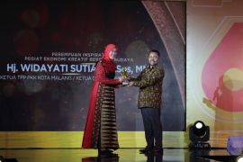 Widayati Sutiaji raih penghargaan Perempuan Inspiratif Pegiat Ekonomi Kreatif Berbasis Budaya