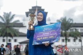 Ketua Dekranasda Kota Bogor dapat penghargaan pembina teladan