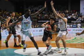 Laga kandang-tandang, keseriusan membangun kompetisi basket nasional