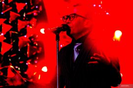 Sesi nostalgia romantika pada konser perayaan 3 dekade Ari Lasso