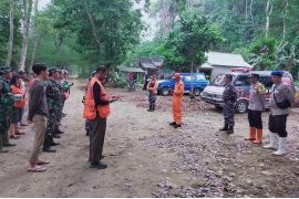 Tim gabungan temukan WNA terseret ombak di Pantai Jembatan Panjang Malang
