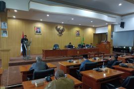 Kalsel kemarin, Bupati terima bantuan perahu hingga PLN gelar uji kompetensi wartawan