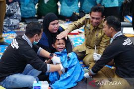 Ratusan anak dikhitan pada peringatan Hari Anak Nasional di Banjarmasin