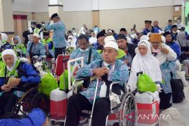 Seorang haji meninggal di pesawat dalam perjalanan pulang