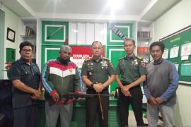 TNI amankan tiga mortir dan senjata rakitan dari warga Hitu  Maluku