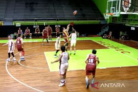 Legion XX Surabaya gelar pertandingan bola basket U-35