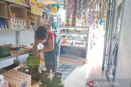 Warga Deliserdang kesulitan beli gas elpiji 3 kilogram