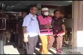 Kejari Jember menahan Kades Mundurejo terkait korupsi dana desa