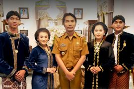 Pemkab Madiun daftarkan HKI desain pakaian adat dan khas