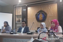 Mahasiswa asing UB terseret ombak dicari lewat pesawat Casa