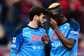 Pemilik Napoli tak akan jual Osimhen dan Kvaratskhelia