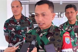 TNI bangun akses jalan dua desa terisolasi di Kabupaten Sintang