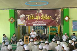 Ribuan warga binaan Lapas Banjarbaru dengarkan tausiyah Guru Udin Samarinda