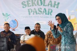 PKK-Pemkab Gorontalo mendirikan sekolah pasar di Limboto