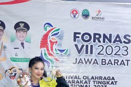 Mahasiswi Poliban ikut sukseskan peraihan media emas di Fornas Jabar