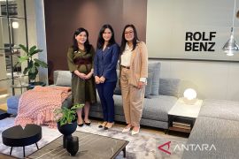 Tips memilih furniture rumah ala Dian Sastrowardoyo