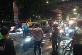 Polisi pastikan tak ada korban dalam kebakaran mobil di Jagakarsa