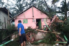 Sejumlah rumah warga di Bangka Tengah diterjang angin kencang