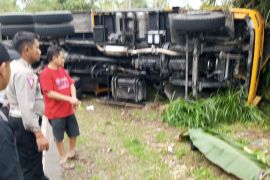 Sopir truk tewas akibat kendaraanya terguling di Sekincau Lampung Barat