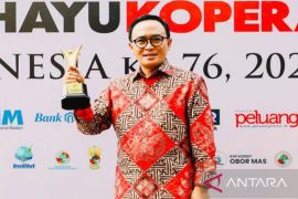 Bupati Pamekasan raih penghargaan sebagai tokoh pembina koperasi terbaik