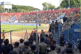 Polisi amankan puluhan suporter di pertandingan Persik lawan Arema FC