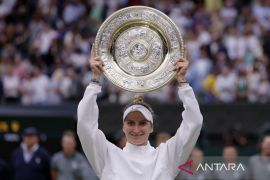 Marketa Vondrousova petenis putri non unggulan pertama juarai Wimbledon