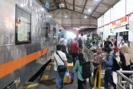 Liburan sekolah, penumpang tujuan Kediri signifikan