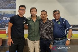 Pelatih Luis Milla mundur dari Persib Bandung