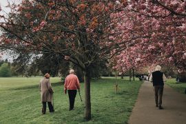 Jalan lambat saja bermanfaat untuk kualitas hidup lansia