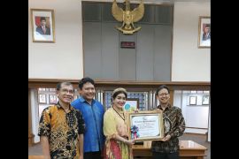 Menkes RI terima penghargaan "Pahlawan Transformasi Kesehatan Indonesia" dari PDSI