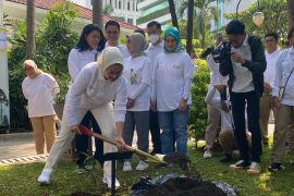 BPOM celebrates Environment Day by planting 10.000 medicinal plants