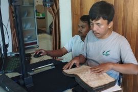W Sumatra: Syarif Hidayatullah, Wikimedia digitizing old manuscripts