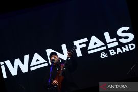 Konser Iwan Fals di Madiun