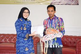 Pemkab Lumajang berharap perajin batik penuhi pasar daerah