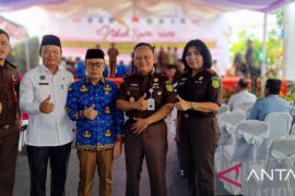 Lima pasang pengantin Bangka Selatan ikut nikah massal Kejati Babel