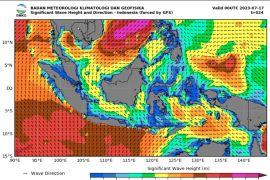 BMKG imbau masyarakat pesisir waspadai gelombang tinggi hingga enam meter pada 18-19 Juli
