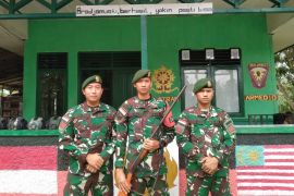 Satgas Pamtas ingatkan warga perbatasan bahaya senpi rakitan