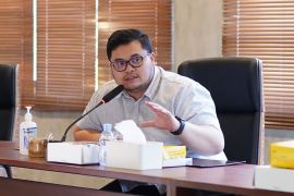 Pemkab Kediri minta rumput di stadion baru sesuai standar FIFA