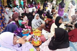 Warga Kampung Rekoh Bintan ziarah makam Datuk Julong pada 1 Muharram