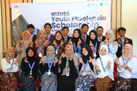 LPI Dompet Dhuafa mewisuda penerima program Youth Ekselensia Scholarship