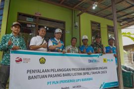 PLN bantu 1.000 rumah tangga tak mampu di Kalsel nikmati listrik