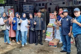 Partai NasDem Agam salurkan bantuan bagi korban tanah longsor
