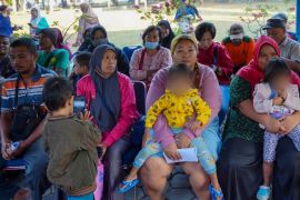 Wali Kota Maidi salurkan bantuan pangan untuk keluarga rawan stunting