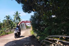 Jembatan Lampihong sudah bisa dilewati