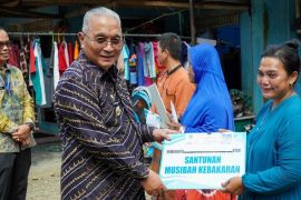 Pemkab HSS salurkan santunan untuk korban kebakaran di Kapuh Simpur