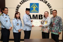 Kakanwil DJPB Provinsi Jambi kunjungi Kanwil Kemenkumham Jambi sekaligus berikan piagam penghargaan